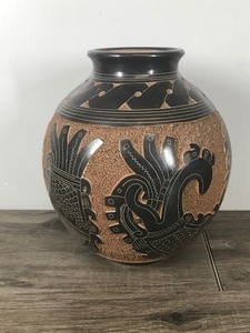 lot 230 image: Nicaragua Art Pottery Vase Sgraffito Etching Tribal Theme Handmade