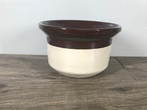 lot 231 image: Vintage Pottery Crock that Says U.S.A. On the Bottom