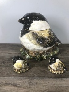 lot 232 image: Big Sky Carvers Fat Chickadee Cookie Jar With Matching Salt and Pepper Shakers