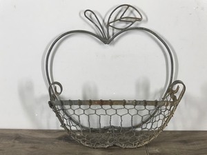 lot 235 image: Rustic Looking Wall Hanging Metal Wire Basket Shaped like an Apple