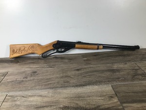 lot 257 image: Daisy Red Ryder BB Gun Model 1938B