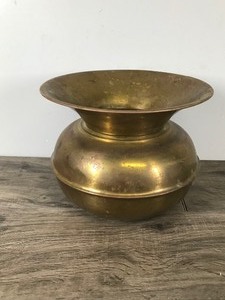 lot 277 image: Vintage Brass Spittoon