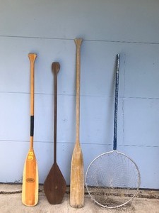 lot 283 image: 3 Paddles and 1 Fishing Net