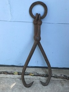 lot 286 image: ANTIQUE WROUGHT IRON LOGGING RIG HOOK