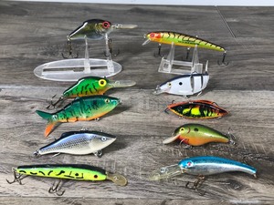 lot 327 image: Lot of 10 Fishing Lures - see description for more info