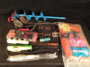 lot 58 image: Fishing items including a give away nationally advertised Swift-660F telescoping spin rod