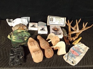 lot 51 image: Lot of hunting items