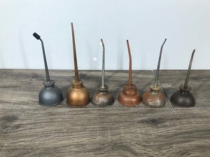 lot 351 image: 6 Small Collectible Thumb Press Oil Cans