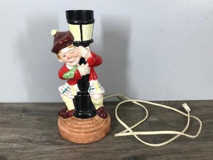 lot 355 image: Vintage Drunk Scotsman-Lightpost Street Light Table Lamp