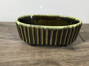 lot 358 image: Vintage Hull USA Pottery F39 Green Drip Glaze Planter Flower Pot