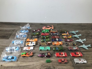 lot 375 image: Lot of Collectible Die Cast Cars