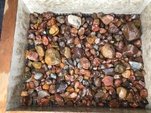 lot 401 image: Over 5 Lbs of Rocks - Majority of them are Small Agates