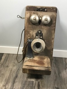 lot 402 image: Vintage Telephone - Stromberg-Carlson Tel. Mfg. Co. Rochester. N.Y. Chicago, Ill