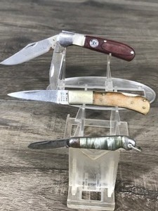 lot 424 image: Lot of 3 Collectible Pocket Knives