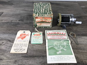 lot 436 image: Collectible Pflueger Summit 1993-L Fishing Reel in Original Box with Manual and More
