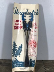 lot 441 image: Vintage Shurkatch Lion Spring Fishing Gaff No 3 in Original Package