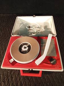 lot 119 image: GE Solid State vintage record player in case