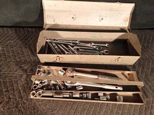lot 68 image: Vintage metal toolbox of tools