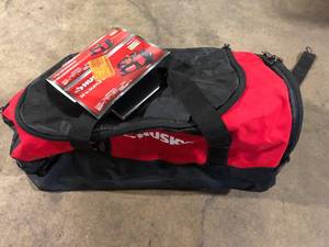 lot 62 image: Husky 30 in. Collapsible Duffle Bag   Customer Returns See Pictures