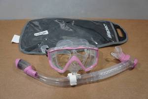 lot 57 image: Cressi Pano 3 Snorkel Set