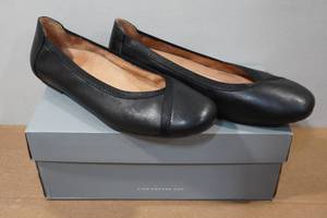 lot 90 image: Vionic Caroll Womens Flats - Size 10