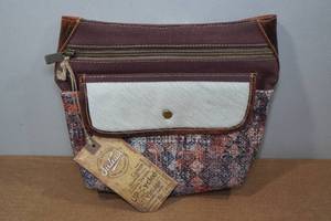 lot 82 image: Sixtease Redwood Canvas Fanny Pack