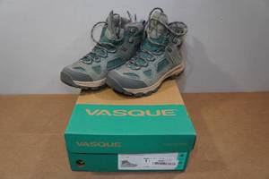 lot 85 image: Vasque Breeze Womens Hiking Boots - Size 8