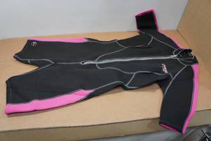 lot 51 image: Cressi Lido Womens 2mm Wetsuit - XL5