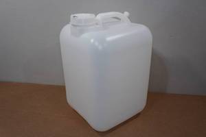 lot 94 image: 4 Gallon Water Jug