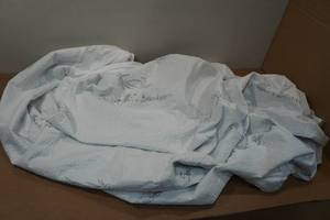 lot 95 image: Bamboo Queen Mattress Protector