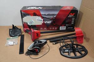 lot 1F image: Minelab Vanquish 440 Metal Detector