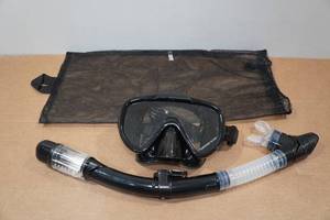 lot 60 image: Snorkel Set