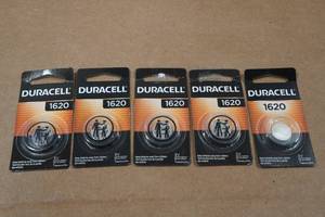 lot 5 image: 5 Duracell 1620 3V Batteries