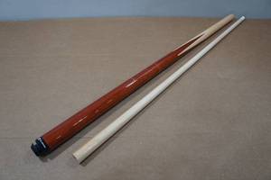 lot 11 image: Players 18oz Pool Cue