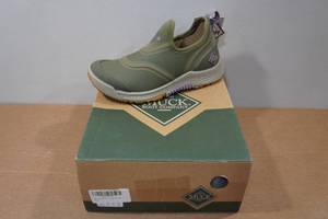 lot 38 image: Muck Boots Womens Outscape Low Shoes - Size 5