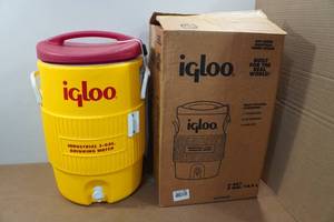 lot 130 image: Igloo 5-Gallon Drinking Water Cooler