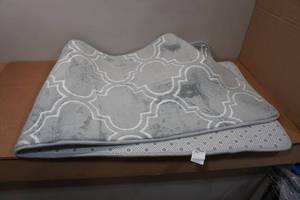 lot 138 image: Washable Runner Rug - 2x6 - Gray