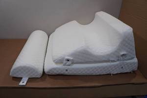 lot 150 image: Wedge Pillow Set