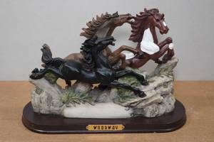 lot 173 image: Vintage Woodway Horse Sculpture