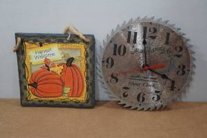 lot 176 image: Harvest Welcome Wall Art and 10 Saw Blade Clock