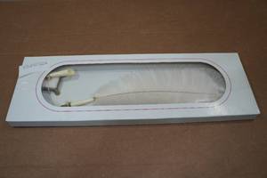 lot 187 image: Ivory Plume Wedding Feather Pen and Holder