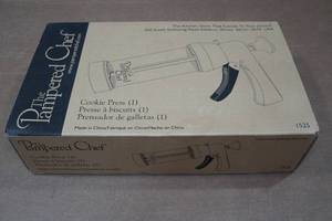 lot 188 image: The Pampered Chef Cookie Press Set