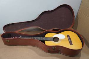 lot 192 image: Vintage G-T Acoustic S-500 Guitar with Hard Case