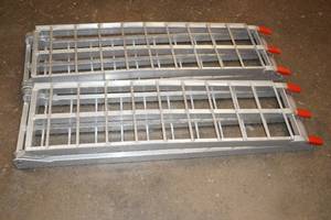 lot 198 image: 7.5 Heavy Duty Aluminum Cabelas ATVSled Bifold Ramps