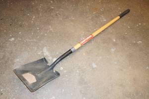 lot 201 image: Craftsman Shovel