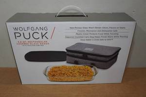 lot 230 image: Wolfgang Puck 3.6 Quart Rectangular Covered Glass Baker