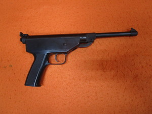 lot 105 image: Pellet Pistol