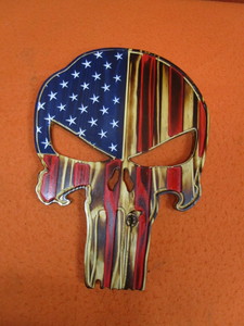 lot 167 image: Wood SkullAmerican Flag Dcor