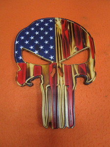 lot 168 image: Wood SkullAmerican Flag Dcor