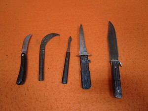 lot 183 image: Vintage Knives